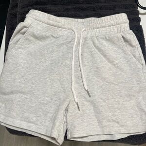 NVGTN Women's Athletic Shorts in Light Gray💌